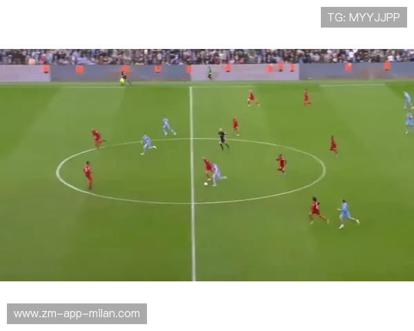 德布劳内略带旋转的传球，穿透整条后防